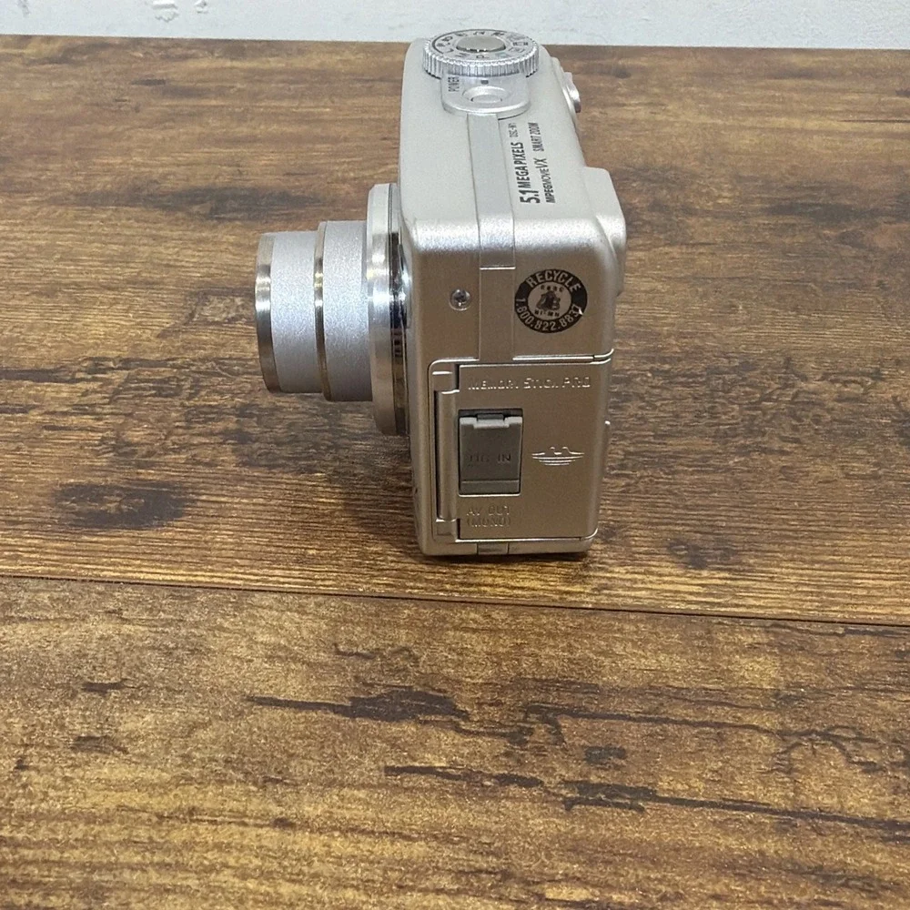 Sony Cyber-Shot DSC-W1 5.1MP 3x Zoom Carl Zeiss Silver Digital Camera Parts Only